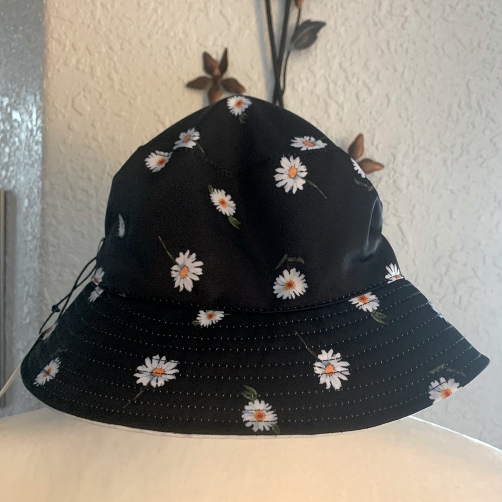 Alice & Olivia Reversible Bucket Hat